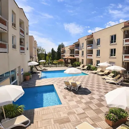Le Familial - T3 Piscine, Climatisation & Balcon