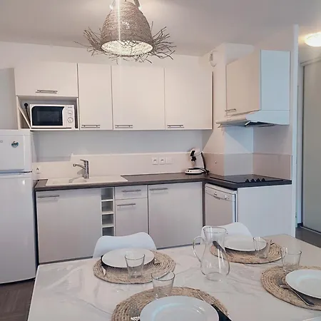Apartment Le Familial - T3 Piscine, Climatisation & Balcon *